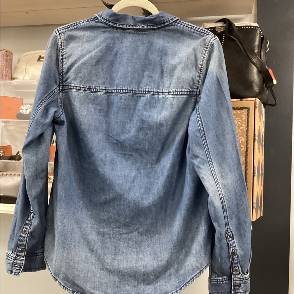 [Blanknyc] Medium Wash Denim Chambray Shirt Size Medium (Nwt) — image 5 of 7